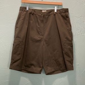 L.L Bean *
Olive Green khaki shorts 
Size 16